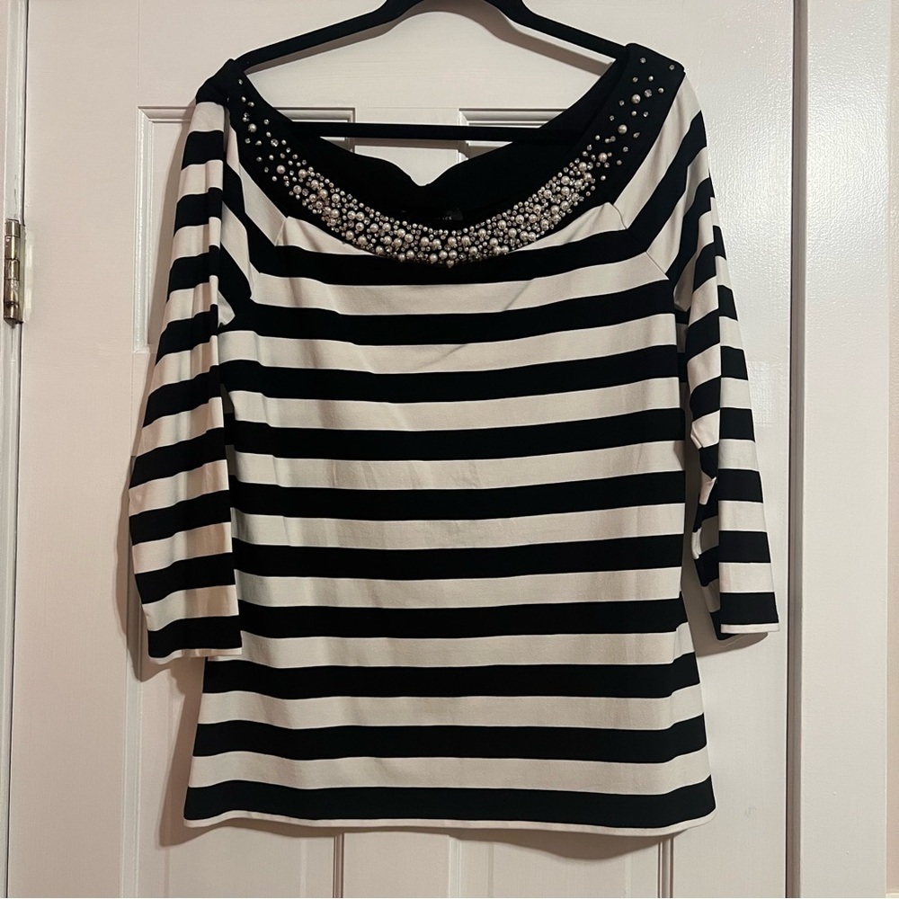 #117 WHITE HOUSE BLACK MARKET PEARL RHINESTONE EMBELLISHED TOP XL